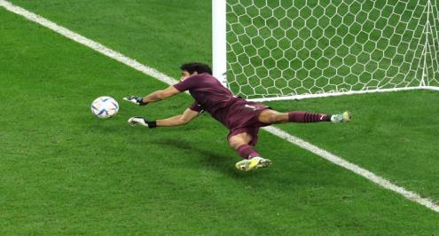 رفض تمثيل كندا وعاد مع عائلة مهاجرة.. من هو ياسين بونو حارس المغرب؟